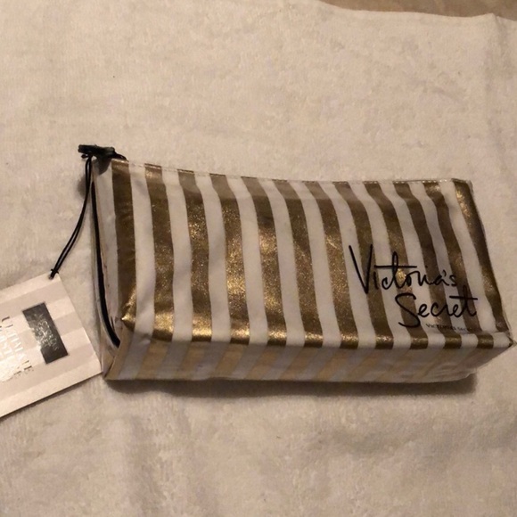 NWT Victoria’s Secret Ultimate Moisture Set. Coconut Milk. RARE HTF - Picture 4 of 5